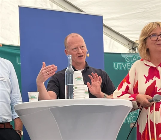 Robin Ljungar, TMF:s hållbarhetschef, på Stadsutvecklingsdagarna i Almedalen 2024.